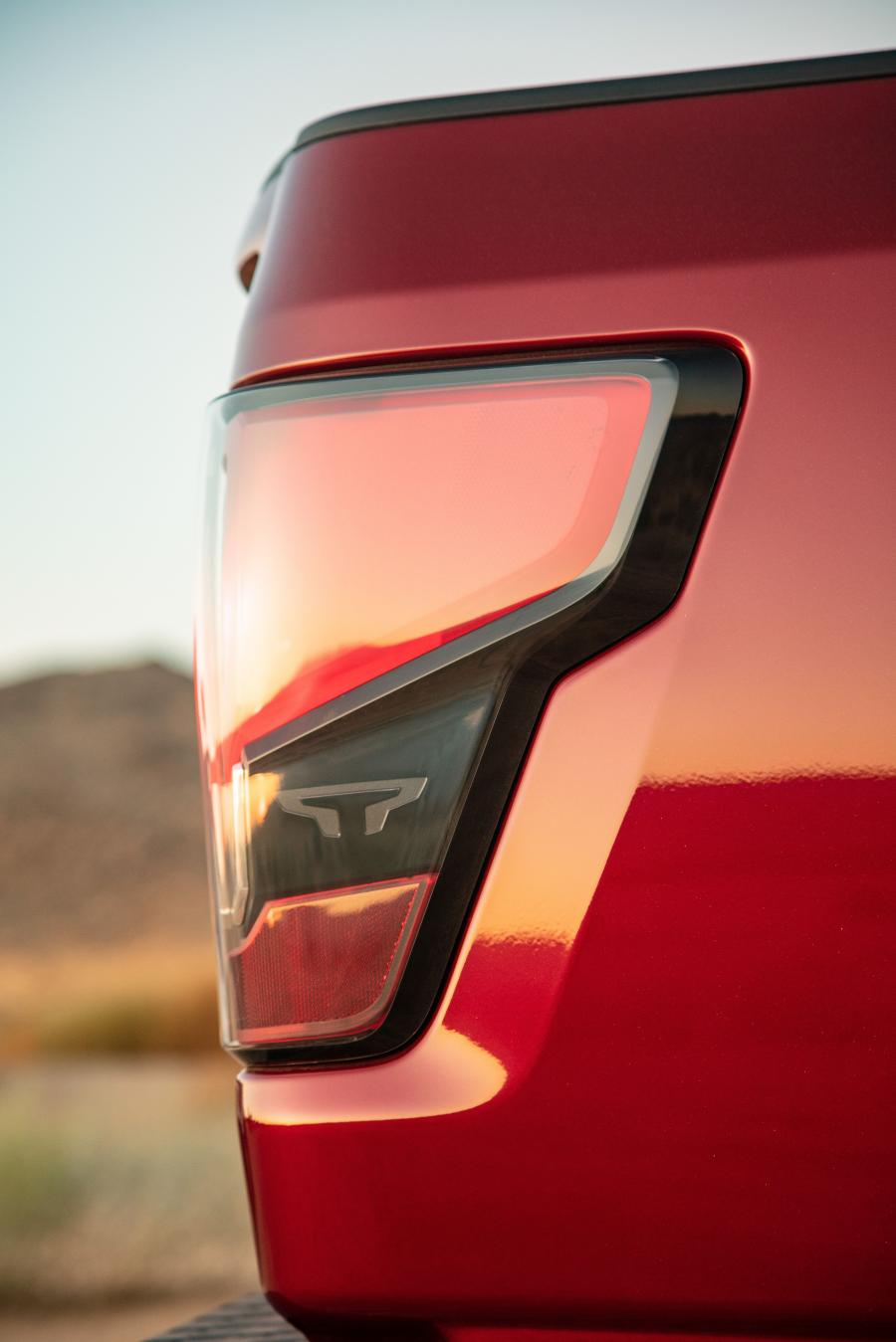 Детали экстерьера Nissan Titan SL Crew Cab 2019 года  (фото 18 из 29)